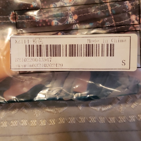 ❤ Floral Swimsuit - Picture 4 of 4